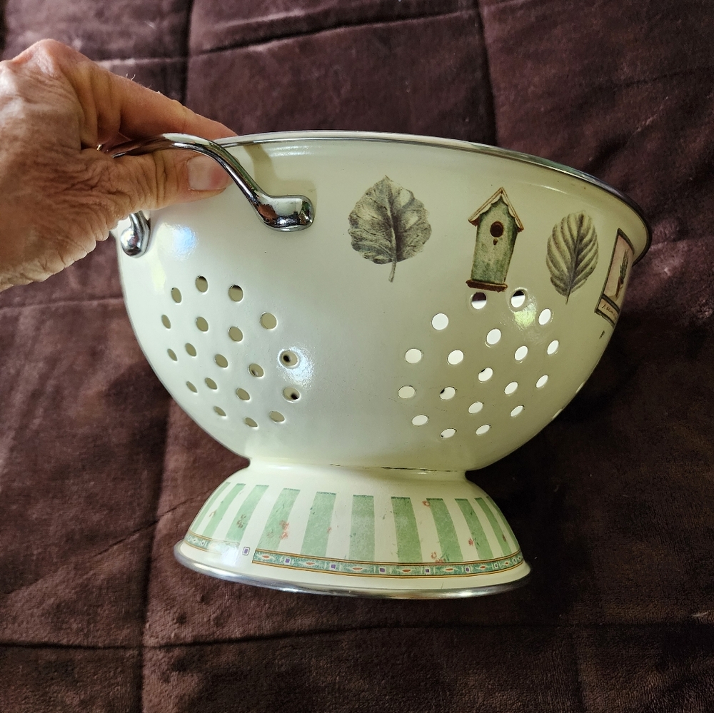 Pfaltzgraff Cream and Green Colander